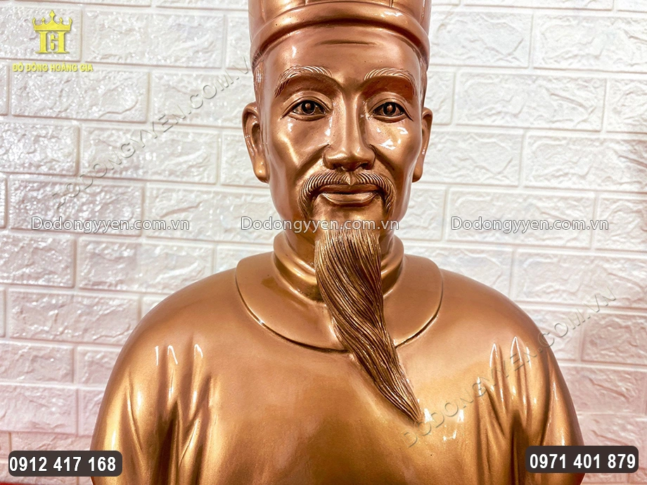 Tượng được đ&uacute;c theo d&aacute;ng b&aacute;n th&acirc;n 